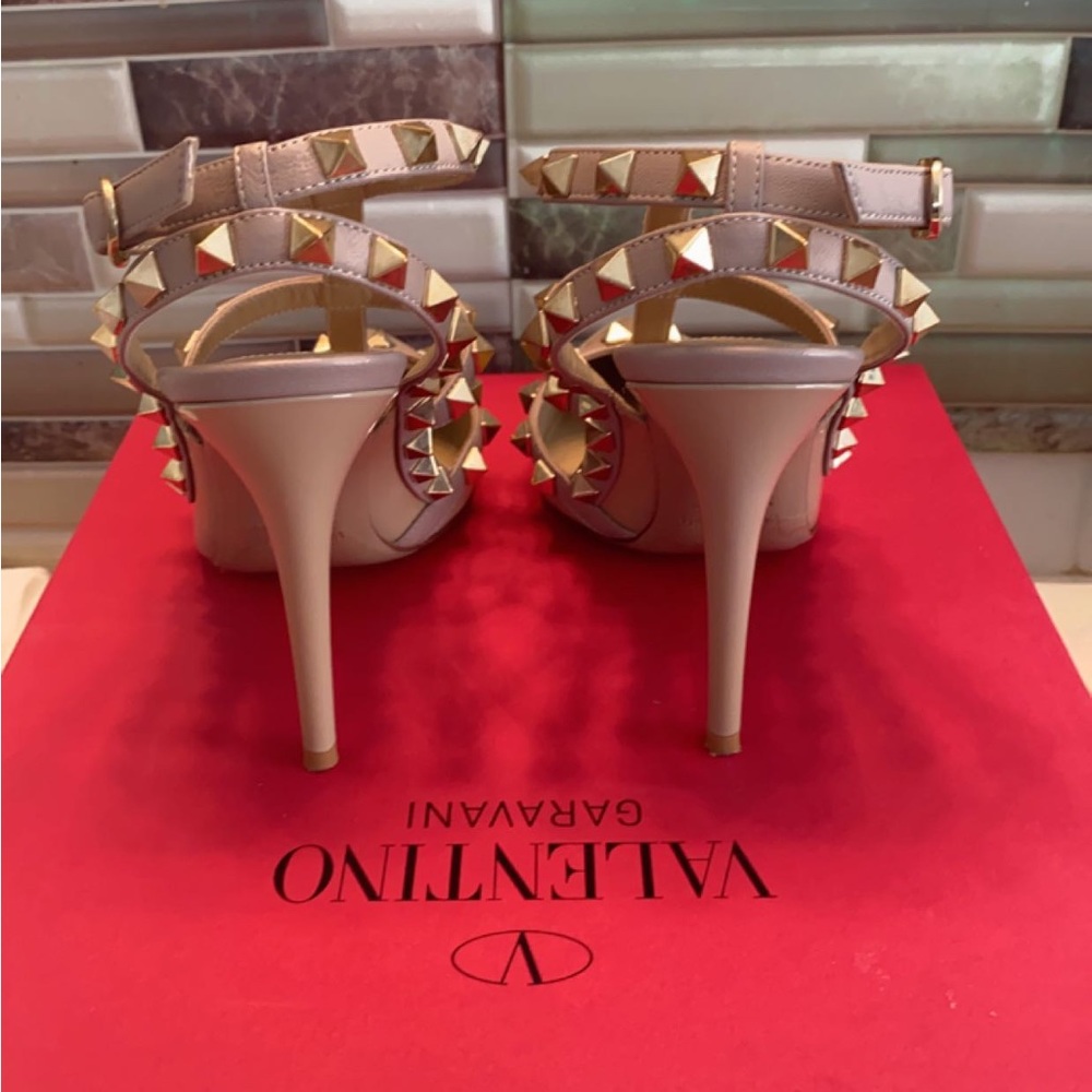 VALENTINO GARAVANI
Tan Rockstud Caged Heels - Picture 6 of 7